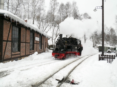 99 4511-4 rangiert am Lokschuppen